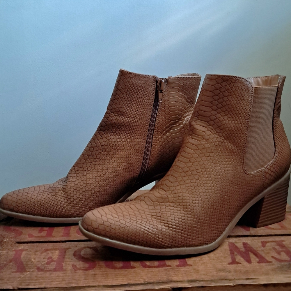 The Limited Kiki Brown Textured Ankle Boots